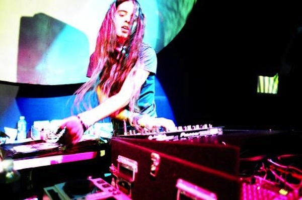 Immigraniada (Bassnectar Remix) – Gogol Bordello